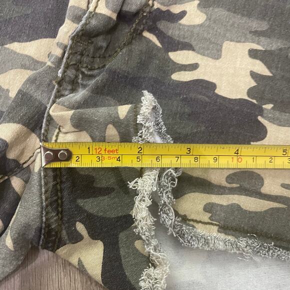 Hot Kiss Camo Low-Rise Y2K Shorts w/ Lace Trim – Size 11 - Picture 8 of 8